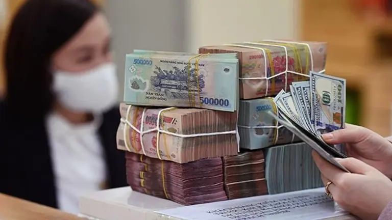 Biên lãi ròng ngân hàng chịu áp lực cuối năm